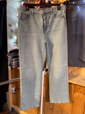 Gloria Vanderbilt Light Blue Straight Leg Jeans